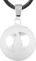 Clariz zwangerschapsbel Wit met zilveren Voetjes - zwangerschapsketting - zwangerschapsbelletje - bola
