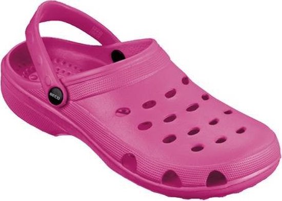 Roze BECO clogs met verstelbaar bandje en perforaties.
