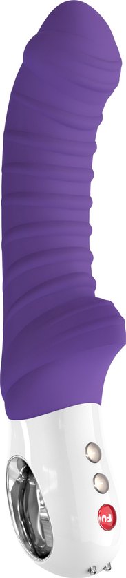 Paarse, geribbelde vibrator met een gebogen witte basis en zilveren bedieningsknop.