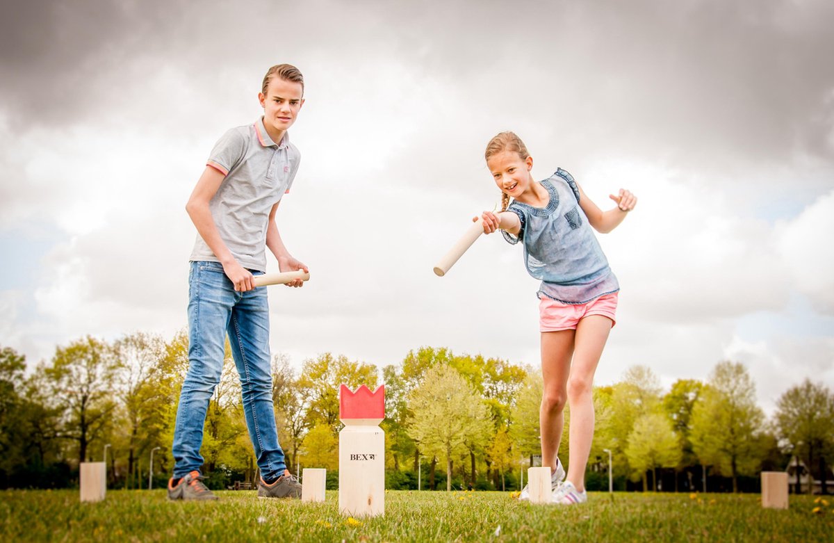 Bex Kubb Family – Zweeds Vikingschaak – Duurzaam Buitenspel – FSC Berkenhout – Koning Met Houtkleurige Kroon – Vanaf 8 Jaar – Inclusief Opbergnet Met Trekkoord — afbeelding 10