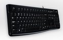 Zwart Logitech toetsenbord, schuin van voren gezien met de nadruk op het ontwerp.