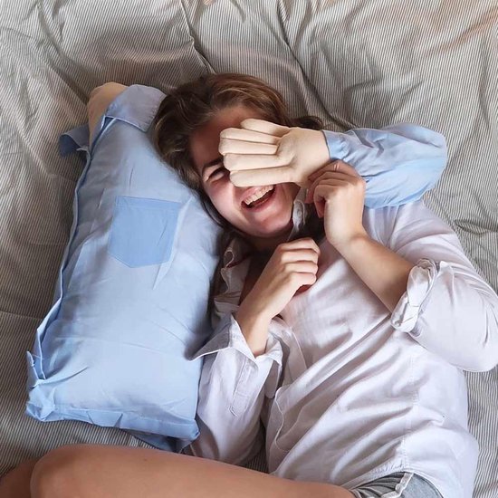 MikaMax Boyfriend Pillow - Original - Knuffelkussen - Allergeen Vrij - Verzwaarde Mannenarm - 54 x 50 cm - Grappig Cadeau