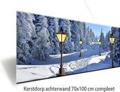 Kerstdorp achtergrond - 70x100 cm - display achterwand - winterlandschap met lantaarns - kerstdecoratie binnen