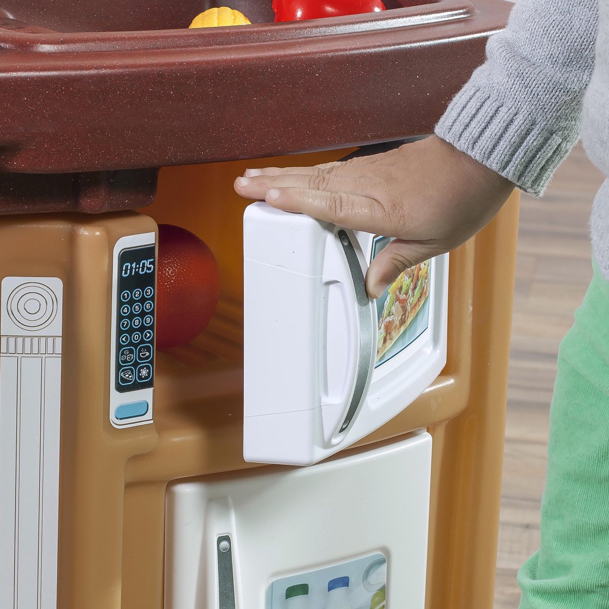Bol Com Step2 Fun With Friends Speelkeuken Bruin Elektronische Kookplaat Incl 40 Delige