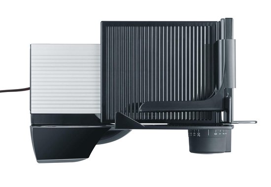 Zijaanzicht van een donkergrijze Graef snijmachine met een geribbeld snijvlak en verstelbare dikte.