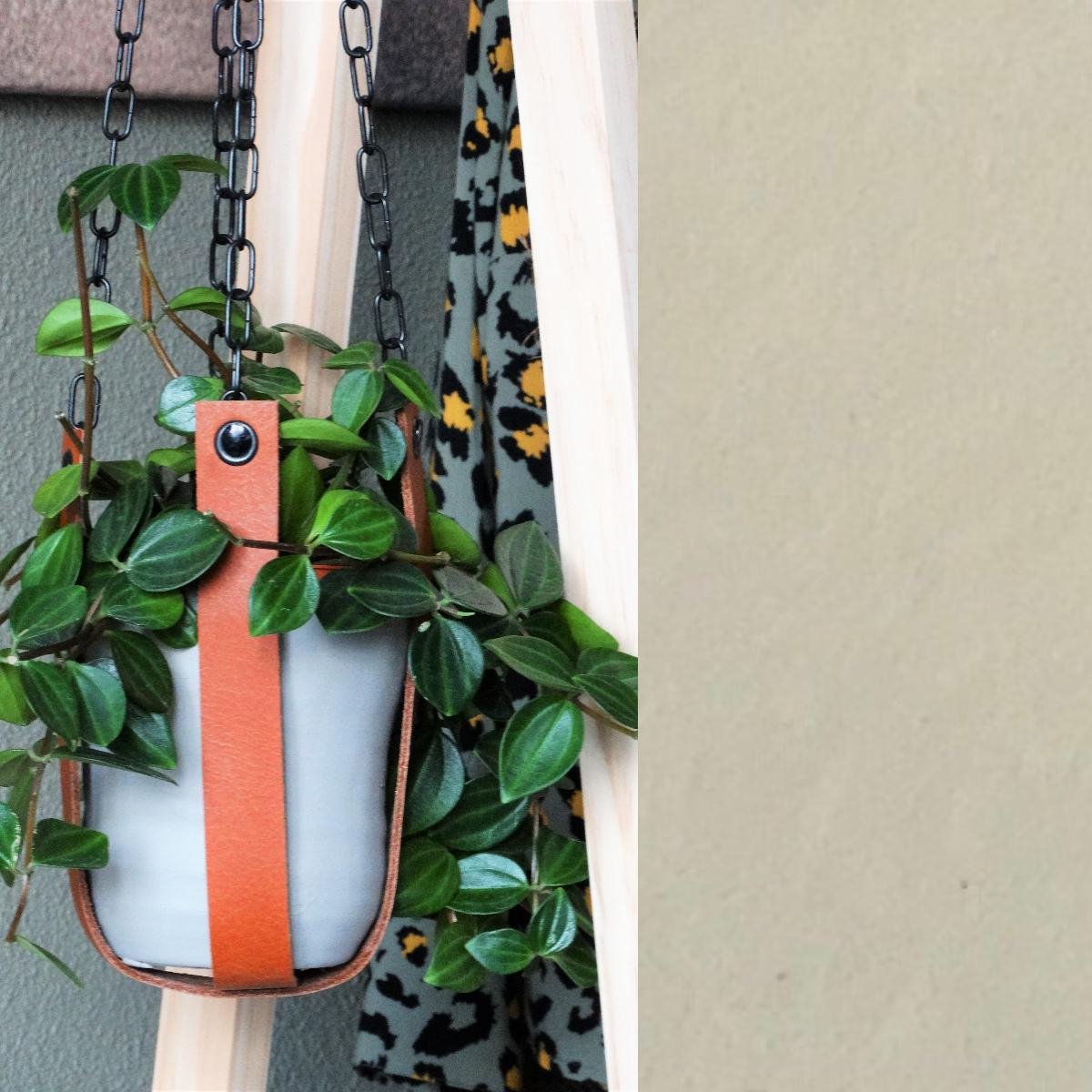 Leren plantenhanger | CREME (i.c.m. zwarte ketting)