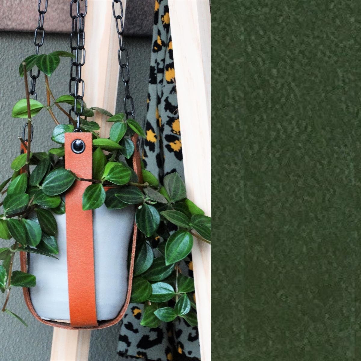 Leren plantenhanger | KAKI (i.c.m. zwarte ketting)