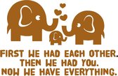 Gouden muursticker kinderen - baby - First we had each other, Then we had you, Now we have everything - lieve tekst voor kinderkamer - olifanten liefde sticker - XL 57 x 87 cm