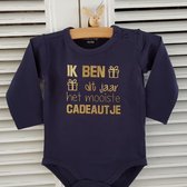 Baby Rompertje tekst zwangerschap aankondiging - announcement Ik ben dit jaar het mooiste cadeautje | Lange mouw | blauw | maat 74/80 | cadeau papa mama oma opa oom tante vaderdag moederdag