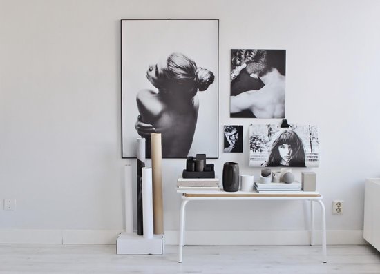 Model foto print op poster BACKSIDE zwart-wit 70x100 cm. | bol.com