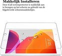 Transparante screenprotector geplaatst op een tablet met een kleurrijk achtergrondschermafbeelding.