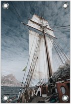 Tuinposter –Zeilschip op Zee – 40x60cm Foto op Tuinposter (wanddecoratie voor buiten en binnen)