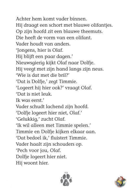 Bladzijde met tekst over vader die binnenkomt. Dolfje kijkt naar de bril van zijn vader. Onderaan een pootafdruk.