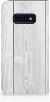 Geschikt voor Samsung Galaxy S10e Standcase Hoesje Design White Wood
