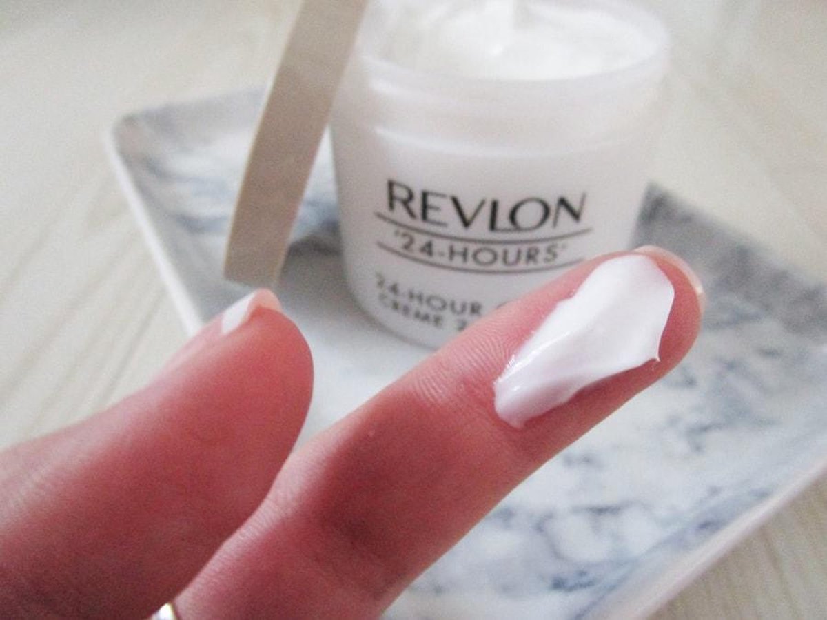 Revlon 24 Hour Cream Bol 