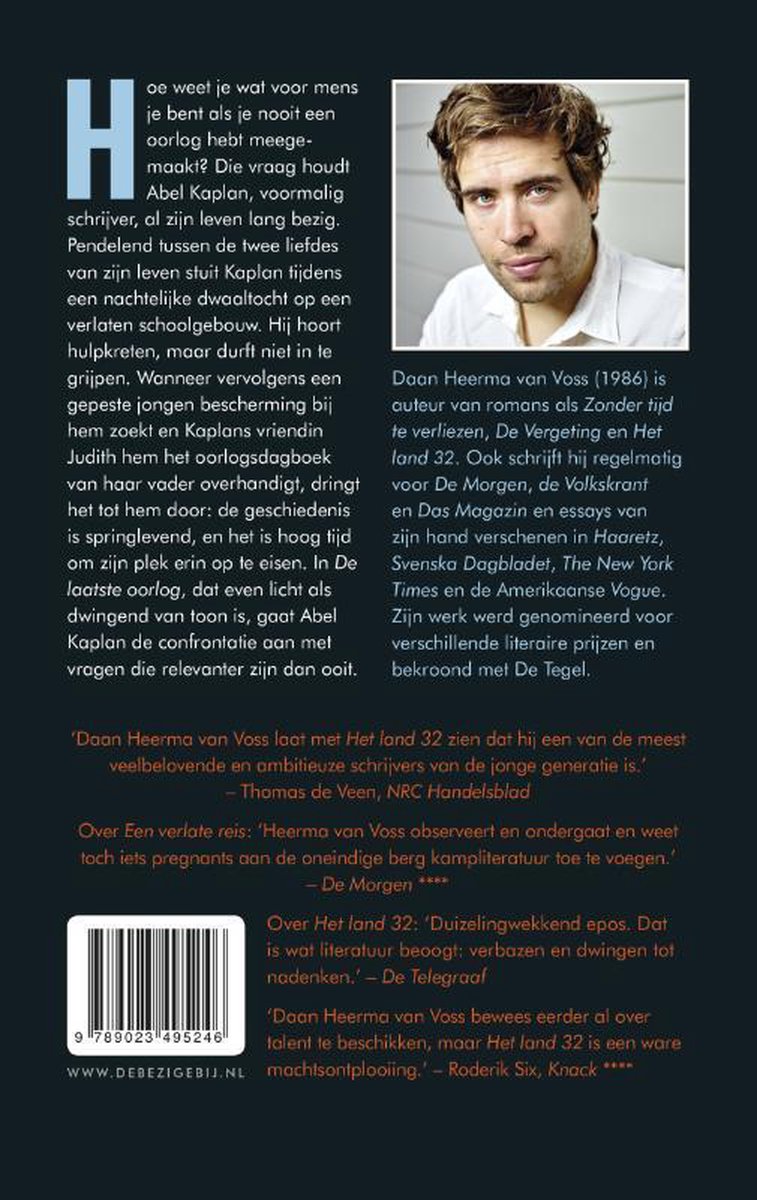 Achterkant van het boek 'De laatste oorlog' met een foto van de auteur Daan Heerma van Voss.