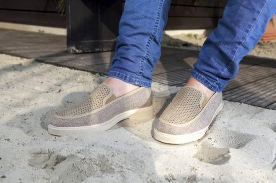 bol.com | Luchtige schoenen, kleur naturel, maat 44