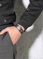 Fashionidea – Mooie zwarte armband voor mannen van gevlochten PU- leer met inschuif sluiting en Royal Flush amulet.