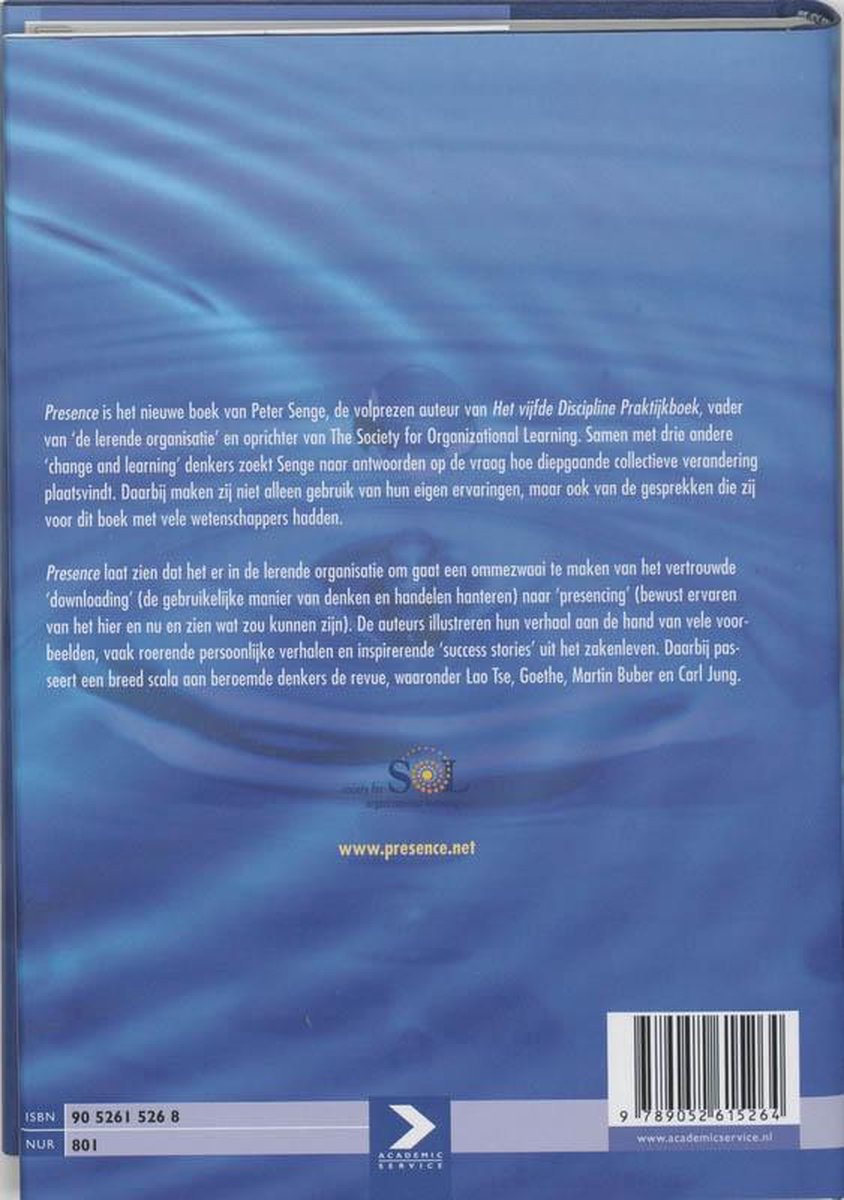 Achterkant van het boek 'Presence' met tekst over de inhoud en auteurs. Bevat ISBN en website.