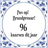 Verjaardag Tegeltje met Spreuk (96 jaar: Pas op! brandgevaar! 96 kaarsen dit jaar! + cadeau verpakking & plakhanger