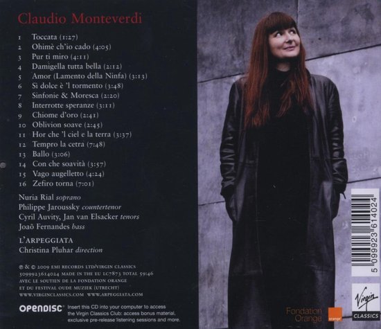 Claudio Monteverdi met een tracklist en een vrouw met lang bruin haar, gekleed in een zwarte jas.