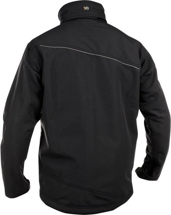 Achterkant van een zwarte DASSY softshell werkjas met capuchon en diagonale reflecterende streep.
