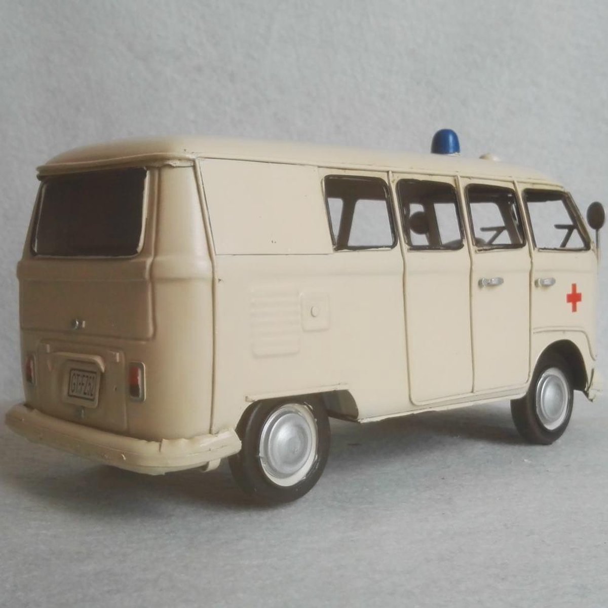MadDecco - blikken volkswagen bus - T1 - ambulance - licentie - VW