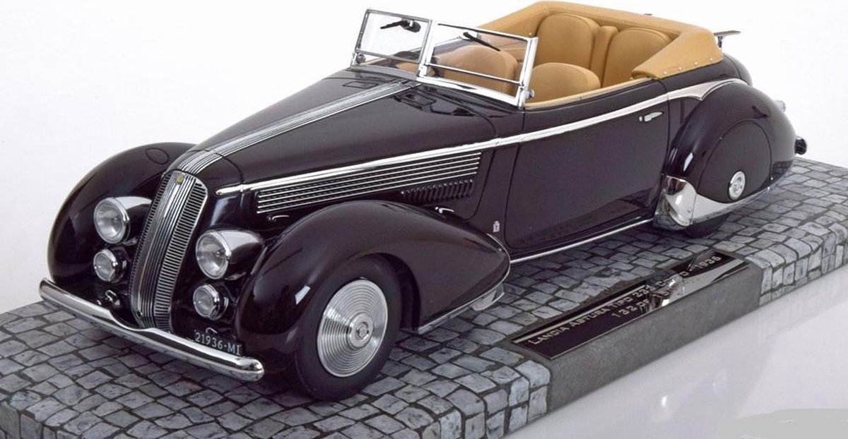De 1:18 Gegoten Modelauto van de Lancia Astura Tipo 233 Conto van 1936 in Black.This schaalmodel is begrensd door 150 stuks. De fabrikant is Minichamps.Dit model is alleen online beschikbaar.
