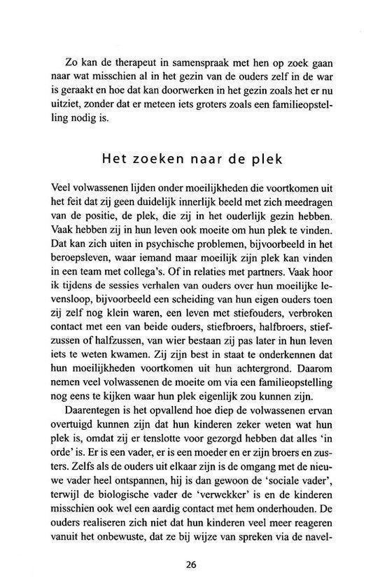 Tekstpagina met een boekpagina over familieopstellingen. De tekst bevat de titel 'Familieopstellingen met kinderen en jongeren'.