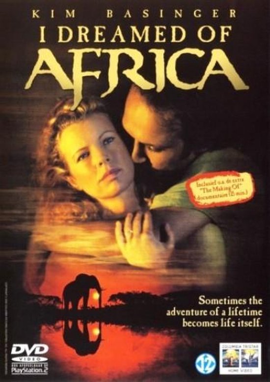 Kim Basinger wordt vastgehouden door een man, met een olifant silhouet bij zonsondergang.