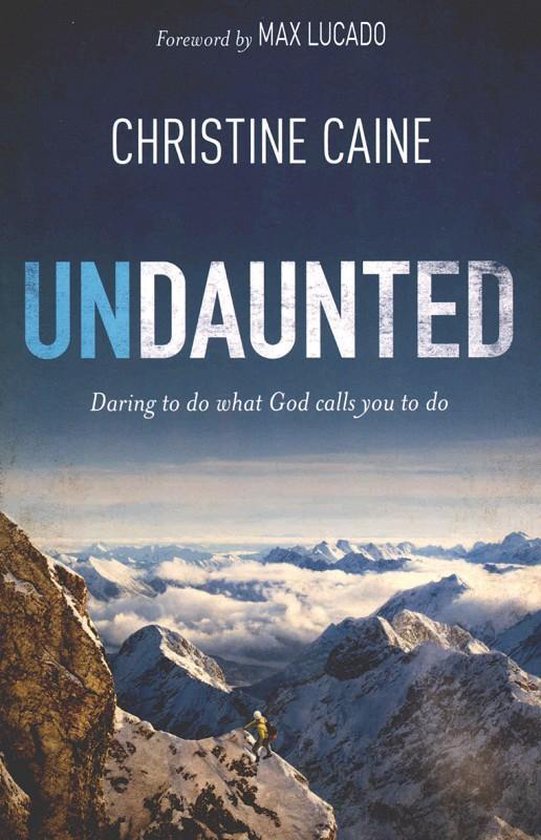 Boek 'Undaunted' door Christine Caine. Titel in grote letters, met een berglandschap op de cover.