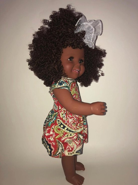 Bruine meisjes pop met bruin krullend haar in een jurk- 16 inch- 40 cm  babypop-donkere... | bol.com
