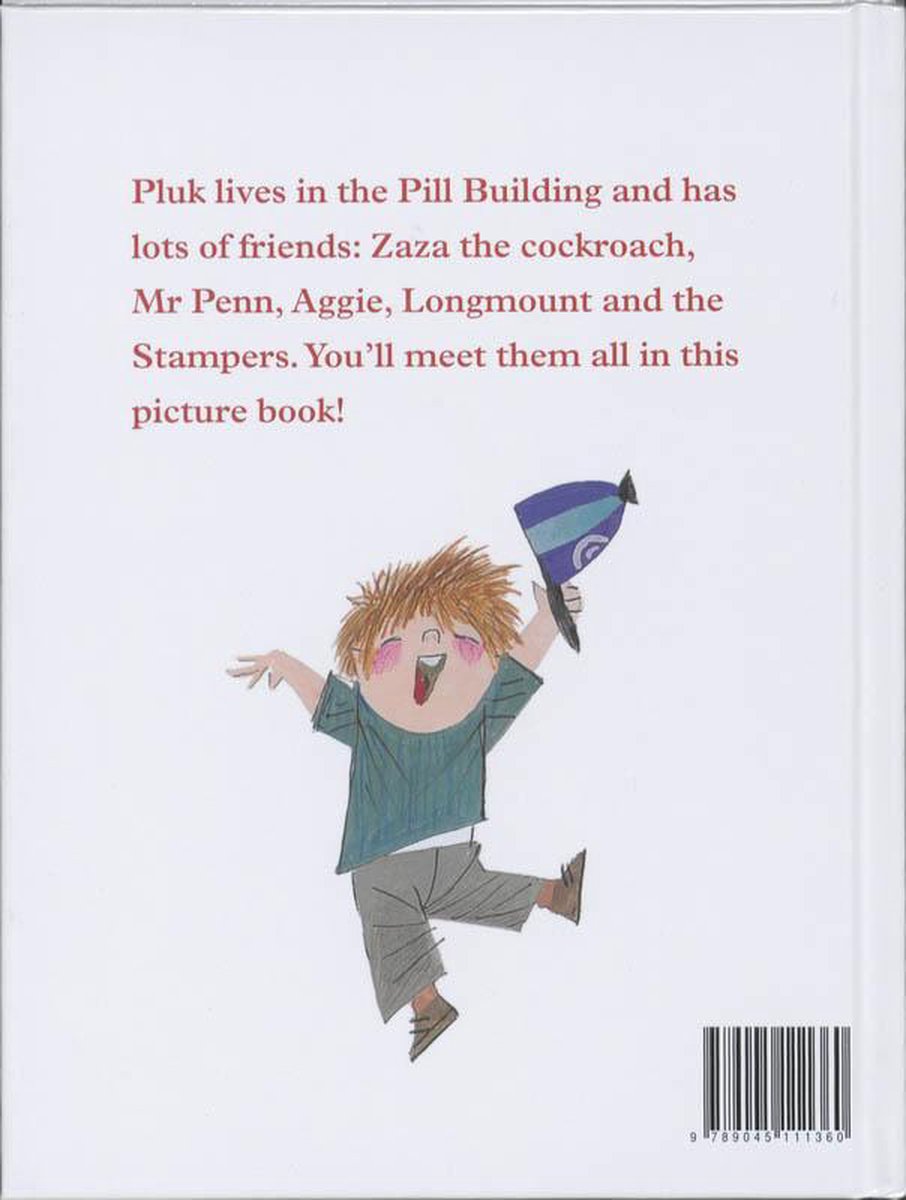 Boekpagina: "Pluk lives in the Pill Building". Jongetje met blauwe pet en groene shirt springt.