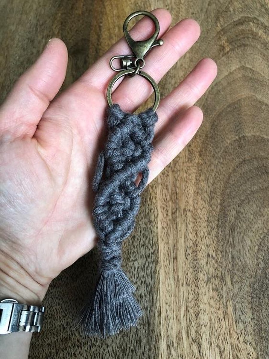 Sleutelhanger, macrame sleutelhanger, geknoopte sleutelhanger taupe