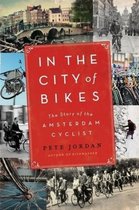 In the City of Bikes : The Story of the Amsterdam Cyclist