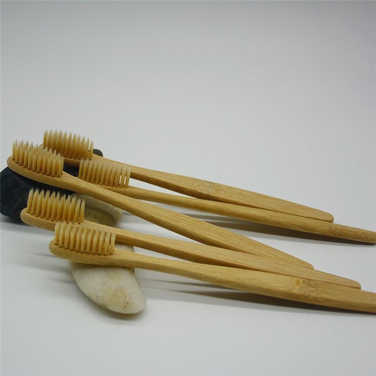 Goedkoopste KELERINO. Bamboe Tandenborstel Zacht/medium - 4 stuks - Beige