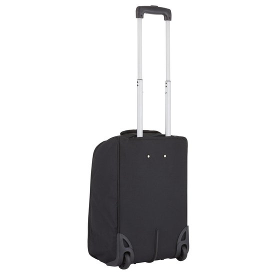 Achterkant van een zwarte zachte handbagage koffer met wieltjes en een handvat.