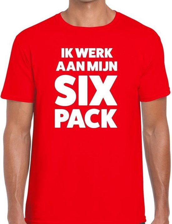 Ik werk aan mijn SIX Pack heren shirt rood - Heren feest t-shirts S | bol