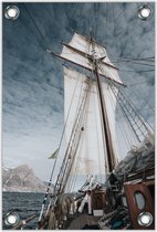 Tuinposter –Zeilschip op Zee – 100x150cm Foto op Tuinposter (wanddecoratie voor buiten en binnen)