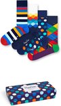 Vier paar Happy Socks en bijpassende geschenkverpakking. Sokken: gestreept blauw, ruiten met gekleurde diamanten, met grote stippen en diamanten met geel/paars.