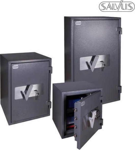 Drie grijze Salvus kluizen van verschillende afmetingen met een zilverkleurig 'V' logo.