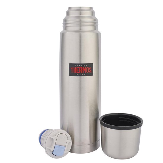 Zilverkleurige Thermosfles met rood 'Genuine Thermos Brand' logo, dop en mok apart.