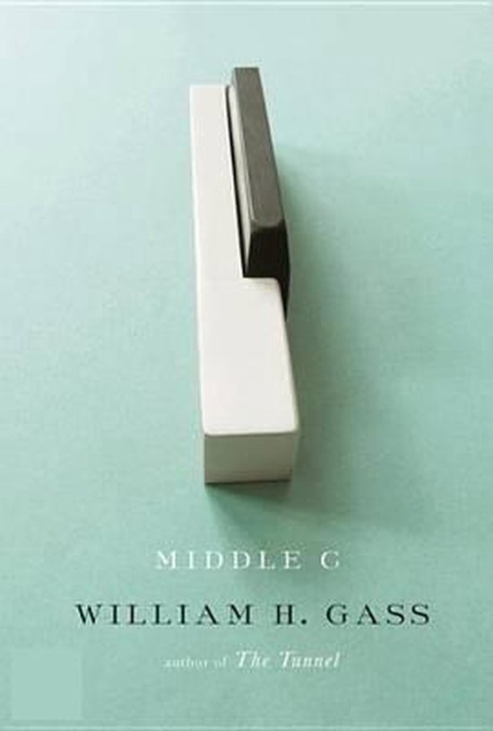 Boekomslag 'Middle G' van William H. Gass, met een zwart en wit pianotoets op een lichtblauwe achtergrond.