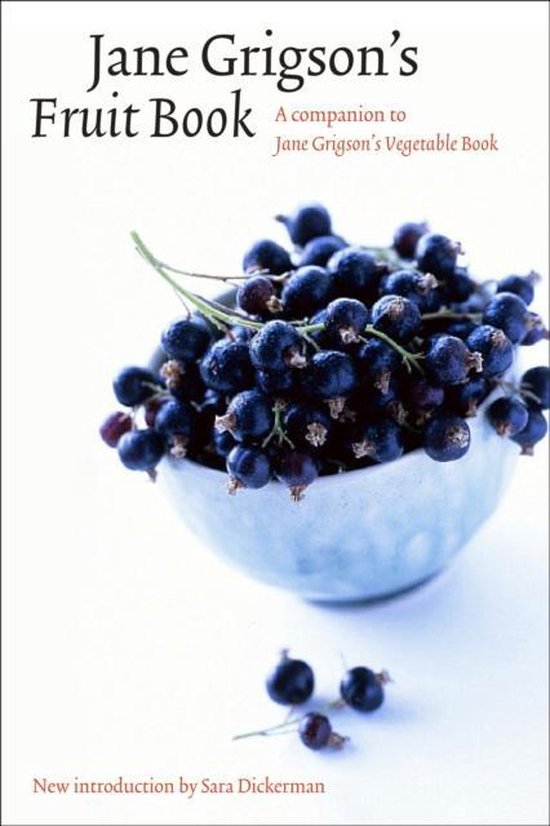 Boek "Jane Grigson's Fruit Book" met een kom donkere bessen.
