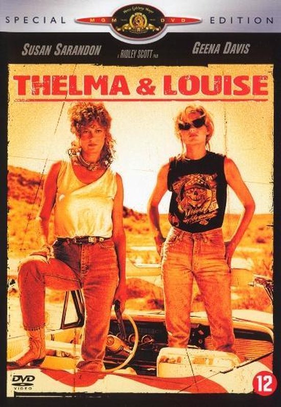 DVD hoes "Thelma & Louise" Special Edition met Susan Sarandon en Geena Davis, staand naast een auto in de woestijn.
