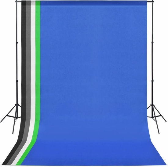 Blauwe achtergrond met verticale stroken grijs, wit, groen en zwart, ondersteund door een kruisframe.