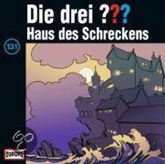 De cover van "Die drei ??? Haus des Schreckens", met een spookachtig huis op een klif bij nacht. "Die drei ???" en "Haus des Schreckens" zijn zichtbaar.