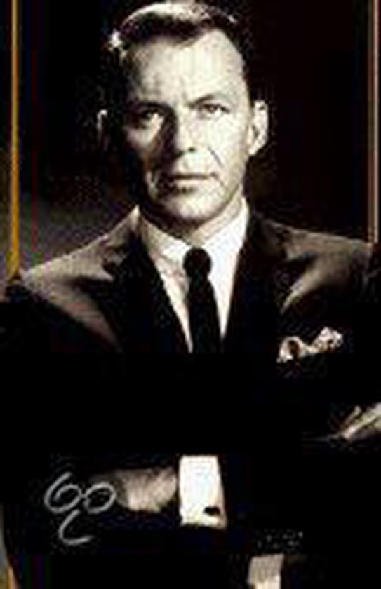 Frank Sinatra in een zwart pak, wit overhemd en zwarte das, met armen gekruist. Een '60' logo is zichtbaar.