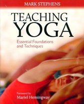 Teaching Yoga : Essential Foundations and Techniques
