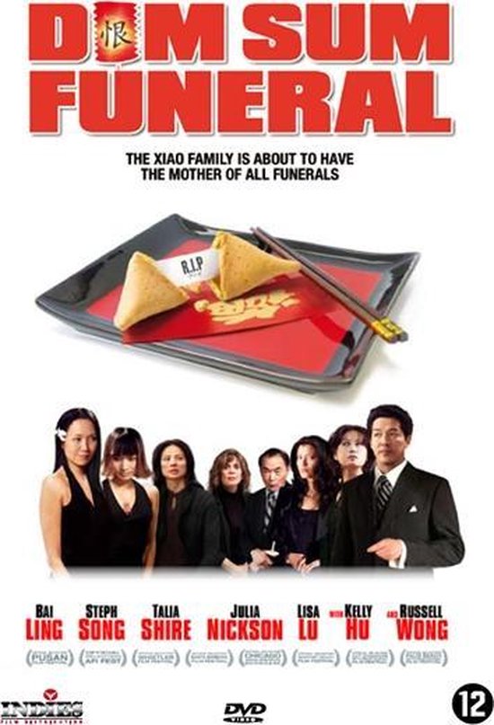 Filmcover van 'Dim Sum Funeral' met een dienblad met gelukskoekjes en de cast.